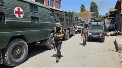 जम्मू-कश्मीर के कुलगाम में सुरक्षा बलों के साथ मुठभेड़ में दो आतंकवादी मारे गए