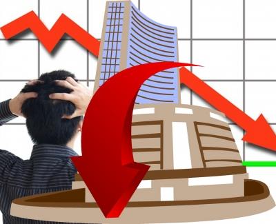 Sensex down 166 points, M&M gains over 6 pc