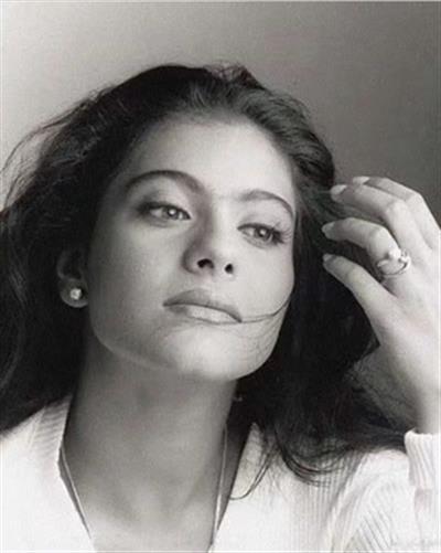 Kajol reminisces about younger days, shares picture from ‘world before selfies’