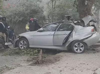 ਦਰੱਖਤ ਨਾਲ ਟਕਰਾਈ BMW, ਏਅਰਬੈਗ ਵੀ ਖੁੱਲ੍ਹੇ ਪਰ 10 ਸਾਲ ਦੇ ਬੱਚੇ ਨੂੰ ਨਹੀਂ ਬਚਾਇਆ ਜਾ ਸਕਿਆ