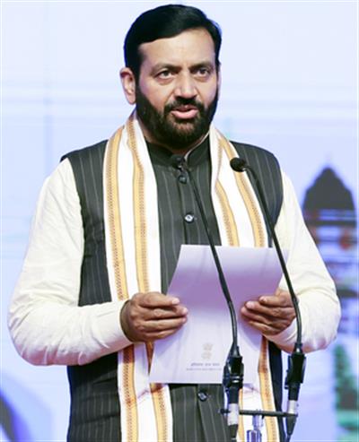 हरियाणा के सीएम ने कहा कि 2 लाख युवाओं को योग्यता के आधार पर सरकारी नौकरी दी जाएगी।