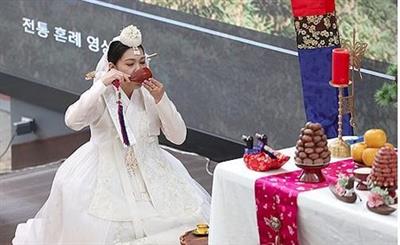 No. of South Koreans viewing marriage as a must inches up in 2024: Report