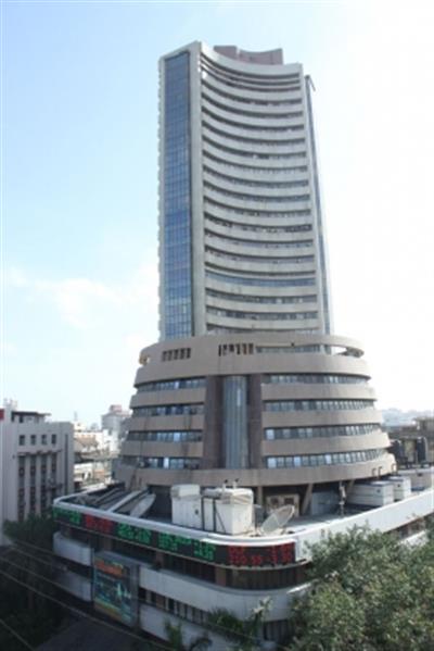 Sensex, Nifty break 7-day winning streak, end lower on profit booking