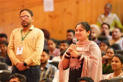 नए भर्ती शिक्षकों ने पारदर्शी तरीके से नौकरियां देने के लिए मुख्यमंत्री की सराहना की
