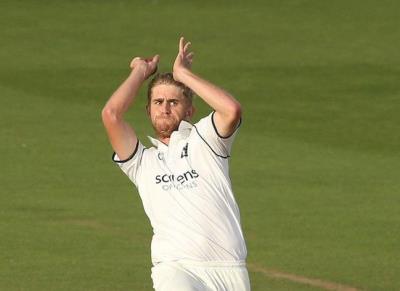 Olly Stone to miss start of English summer after undergoing knee surgery