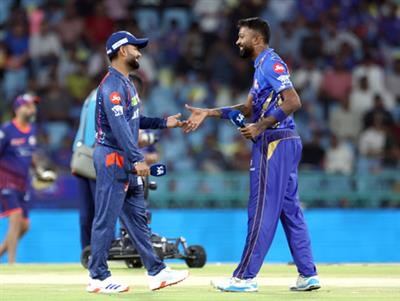 IPL 2025: ਆਕਾਸ਼ ਦੀਪ ਦੀ ਵਾਪਸੀ, ਰੋਹਿਤ ਖੁੰਝ ਗਿਆ ਕਿਉਂਕਿ MI ਨੇ LSG ਵਿਰੁੱਧ ਪਹਿਲਾਂ ਗੇਂਦਬਾਜ਼ੀ ਕਰਨ ਦਾ ਫੈਸਲਾ ਕੀਤਾ