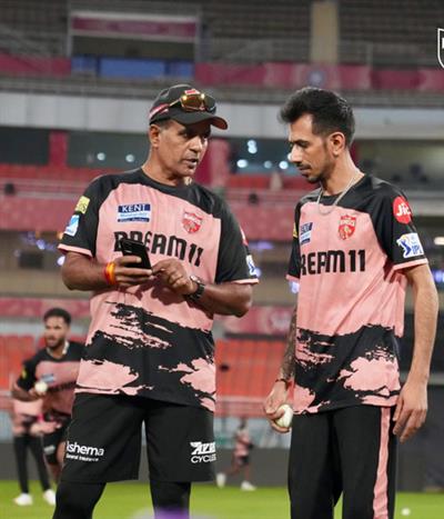 IPL 2025: ਸਾਡਾ ਫਾਰਮ ਪ੍ਰੀ-ਸੀਜ਼ਨ ਕੈਂਪਾਂ ਦੇ ਅਨੁਸ਼ਾਸਨ ਨੂੰ ਦਰਸਾਉਂਦਾ ਹੈ, PBKS ਗੇਂਦਬਾਜ਼ੀ ਕੋਚ ਜੋਸ਼ੀ ਕਹਿੰਦੇ ਹਨ