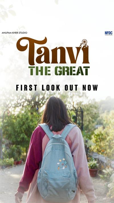 अनुपम खेर की ‘तन्वी द ग्रेट’ का पहला लुक अलग होने का जश्न मनाता है, लेकिन कम नहीं