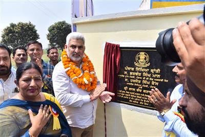 कैबिनेट मंत्री पंजाब लाल चंद कटारूचक ने सरकारी प्राइमरी स्कूल पपियाल, सरकारी प्राइमरी स्कूल और सीनियर सेकेंडरी स्कूल नाजोचक में परियोजनाओं का उद्घाटन किया\