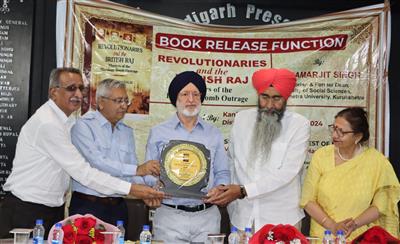 Dr. Zora Singh, Chancellor of Desh Bhagat University Honoured by Haryana Sahit and Sanskritik Akadamy (Punjabi)