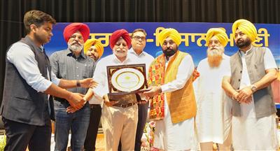 'ਆਪ' ਸਰਕਾਰ ਕਿਸਾਨਾਂ ਨਾਲ ਖੜ੍ਹੀ ਹੈ ਅਤੇ ਕਿਸਾਨਾਂ ਦੇ ਮਸਲਿਆਂ ਲਈ ਲੜਦੀ ਰਹੇਗੀ: ਮੁੱਖ ਮੰਤਰੀ ਮਾਨ