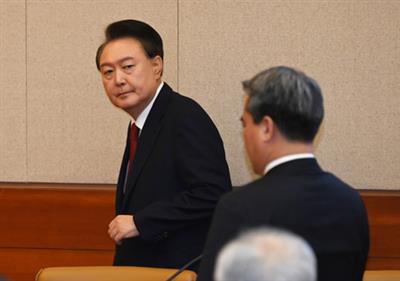 South Korea: Ex-President Yoon denies insurrection charges at first criminal trial hearing