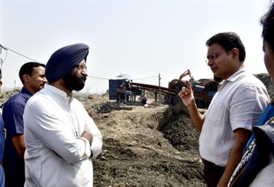 Delhi Minister Sirsa reviews waste reduction work at Ghazipur landfill