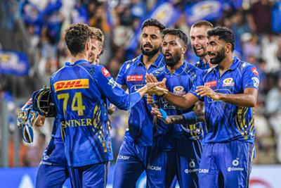 IPL 2025: ਗੇਂਦਬਾਜ਼ਾਂ ਨੇ ਮੁੰਬਈ ਇੰਡੀਅਨਜ਼ ਨੂੰ ਵਾਨਖੇੜੇ ਸਟੇਡੀਅਮ ਵਿੱਚ SRH ਨੂੰ 162/5 ਤੱਕ ਰੋਕਣ ਵਿੱਚ ਮਦਦ ਕੀਤੀ
