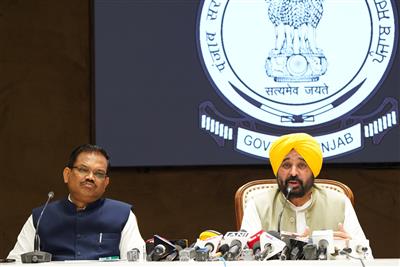 CM ASKS FOR DETAILS OF PUNJABIS STUCK IN J&K HOTELS