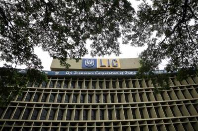 LIC’s new business premium surges to Rs 2.27 lakh crore in FY25