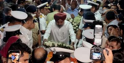 AAP Leader Harpal Singh Cheema Pays Tribute to Martyr Lt. Vinay Narwal