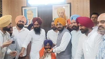 ਕੈਬਨਿਟ ਮੰਤਰੀ ਤਰੁਨਪ੍ਰੀਤ ਸਿੰਘ ਸੌਂਦ ਦੀ ਹਾਜ਼ਰੀ ਵਿੱਚ ਮਾਰਕੀਟ ਕਮੇਟੀ, ਮੰਡੀ ਗੋਬਿੰਦਗੜ੍ਹ ਦੇ ਚੇਅਰਮੈਨ ਜਗਦੀਪ ਸਿੰਘ ਚੱਠਾ ਨੇ ਅਹੁਦਾ ਸੰਭਾਲਿਆ