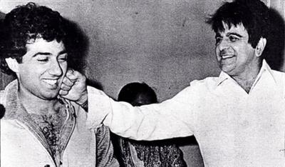 Dharmendra recalls the time when Dilip Kumar visited Sunny Deol's film set