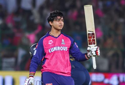 बिहार के सीएम नीतीश कुमार ने वैभव सूर्यवंशी को 10 लाख रुपये का नकद इनाम देने की घोषणा की
