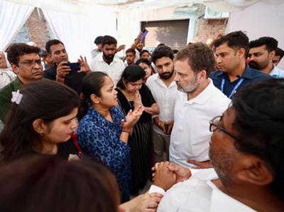 ਰਾਹੁਲ ਗਾਂਧੀ ਨੇ ਕਾਨਪੁਰ ਵਿੱਚ ਪਹਿਲਗਾਮ ਅੱਤਵਾਦੀ ਹਮਲੇ ਦੇ ਪੀੜਤ ਪਰਿਵਾਰ ਨਾਲ ਮੁਲਾਕਾਤ ਕੀਤੀ, ਸਮਰਥਨ ਦਾ ਭਰੋਸਾ ਦਿੱਤਾ