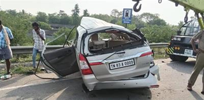 Three from TN killed in Karnataka as car hits road divider after tyre burst