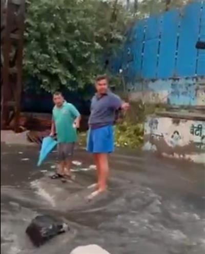 भारी बारिश के कारण दिल्ली में जलभराव, सरकार ने त्वरित कार्रवाई का वादा किया