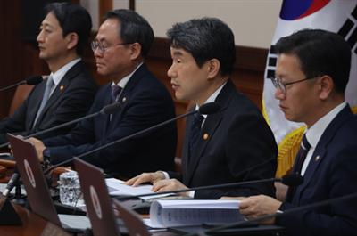 South Korea: Acting President urges efforts for fair election in first Cabinet meeting