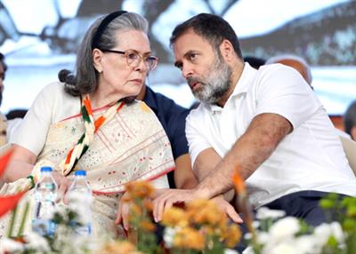 दिल्ली की एक अदालत ने नेशनल हेराल्ड मामले में सोनिया और राहुल गांधी को नोटिस जारी किया