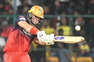 आईपीएल 2025: रोमारियो शेफर्ड की धमाकेदार पारी ने CSK की अनुशासित गेंदबाजी के बाद RCB को 213/5 पर पहुंचाया