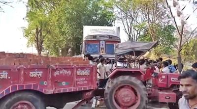 मध्य प्रदेश के एक गांव में ट्रक के घर में घुसने से दो लोगों की मौत