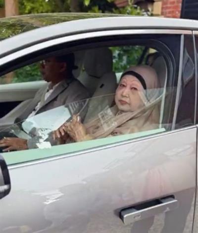 BNP chief and former Prime Minister Khaleda Zia returns to Bangladesh