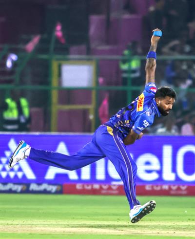 MI ਕਪਤਾਨ ਹਾਰਦਿਕ, GT ਮੁੱਖ ਕੋਚ ਨੇਹਰਾ ਨੂੰ IPL ਆਚਾਰ ਸੰਹਿਤਾ ਉਲੰਘਣਾ ਲਈ ਸਜ਼ਾ