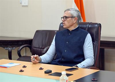 जम्मू-कश्मीर के मुख्यमंत्री ने सीमावर्ती जिलों में स्थिति पर आपात बैठक की