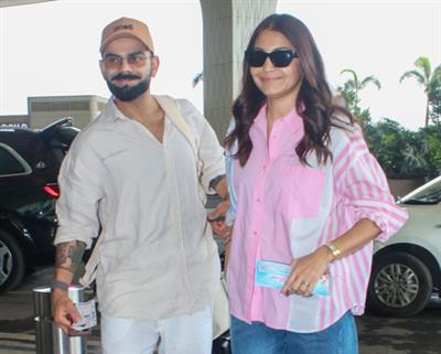 A day after quitting Test cricket, Virat visits Vrindavan with his wife Anushka