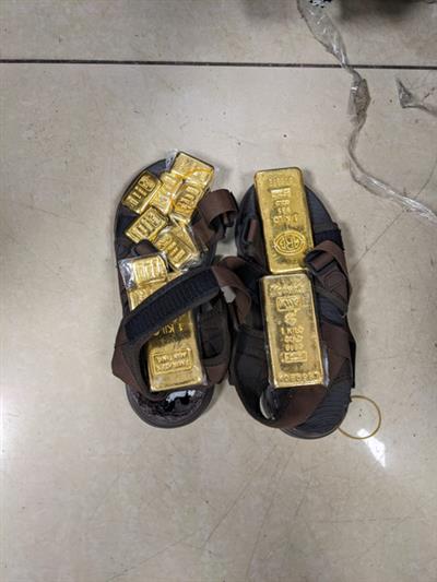 Chadian national held at Mumbai airport with gold worth Rs 3.86 cr hidden in slippers