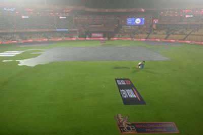 IPL 2025: ਮੀਂਹ ਦੇ ਬਾਵਜੂਦ RCB ਪ੍ਰਸ਼ੰਸਕ ਕੋਹਲੀ ਦੇ ਟੈਸਟ ਸੰਨਿਆਸ ਦਾ ਸਵਾਗਤ ਕਰਨ ਲਈ ਵੱਡੀ ਗਿਣਤੀ ਵਿੱਚ ਬਾਹਰ ਆਏ