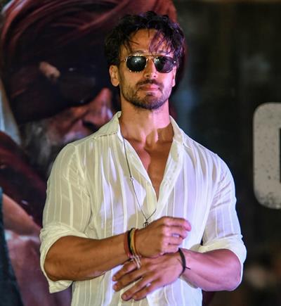 Tiger Shroff’s dance face-off with young fan steals the spotlight at Zee Cine Awards 2025