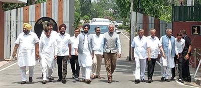 Punjab BJP meets Governor, seeks CBI probe into hooch deaths