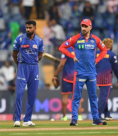 IPL 2025: ਕਪਤਾਨ ਅਕਸ਼ਰ ਦੇ ਬਿਮਾਰ ਹੋਣ ਕਾਰਨ, DC ਨੇ ਵਾਨਖੇੜੇ ਵਿੱਚ MI ਵਿਰੁੱਧ ਪਹਿਲਾਂ ਗੇਂਦਬਾਜ਼ੀ ਕਰਨ ਦਾ ਫੈਸਲਾ ਕੀਤਾ