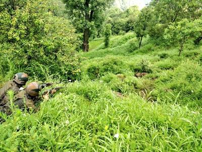 जम्मू-कश्मीर के किश्तवाड़ में जारी मुठभेड़ में एक सैनिक शहीद, दो घायल