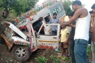 झारखंड के पलामू और लातेहार में दो अलग-अलग सड़क दुर्घटनाओं में छह लोगों की मौत, कई घायल