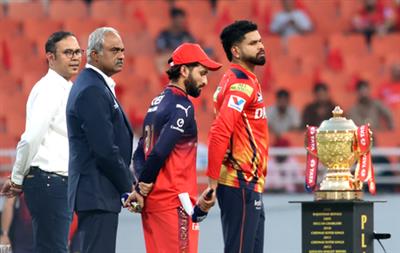 IPL 2025: PBKS ਵਿਰੁੱਧ RCB ਦੇ ਪਹਿਲਾਂ ਗੇਂਦਬਾਜ਼ੀ ਕਰਨ ਦੇ ਫੈਸਲੇ ਨਾਲ ਪਾਟੀਦਾਰ, ਹੇਜ਼ਲਵੁੱਡ ਦੀ ਵਾਪਸੀ