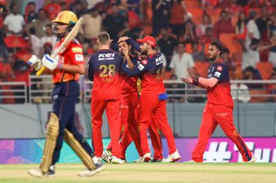 IPL 2025: ਸੁਯਸ਼ ਅਤੇ ਹੇਜ਼ਲਵੁੱਡ ਨੇ ਤਿੰਨ-ਤਿੰਨ ਵਿਕਟਾਂ ਲਈਆਂ ਕਿਉਂਕਿ RCB ਨੇ PBKS ਨੂੰ 101 ਦੌੜਾਂ 'ਤੇ ਢੇਰ ਕਰ ਦਿੱਤਾ।