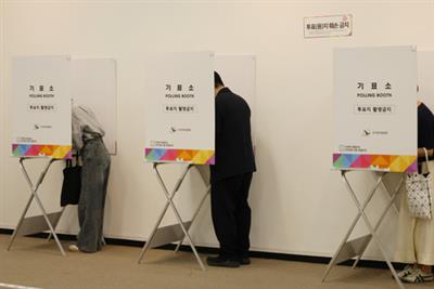 South Korea: Police seek arrest warrant for election worker accused of casting vote on husband's behalf