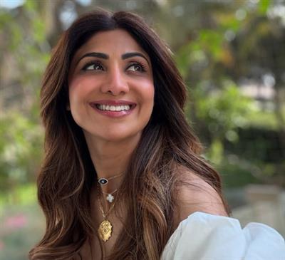 ਸ਼ਿਲਪਾ ਸ਼ੈੱਟੀ ਛੁੱਟੀਆਂ ਤੋਂ ਪਹਿਲਾਂ ਆਪਣੇ ਆਖਰੀ ਕੰਮਕਾਜੀ ਦਿਨ 'ਤੇ ਉਹ ਗੱਲਾਂ ਸਾਂਝੀਆਂ ਕਰਦੀ ਹੈ ਜੋ ਉਸਨੂੰ ਪ੍ਰੇਰਿਤ ਰੱਖਦੀਆਂ ਹਨ।