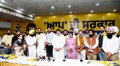 ਲੁਧਿਆਣਾ ਪੱਛਮੀ ਵਿੱਚ ਕਾਂਗਰਸ ਨੂੰ ਵੱਡਾ ਝਟਕਾ! ਕਈ ਦਿਗੱਜ ਆਗੂ ਆਮ ਆਦਮੀ ਪਾਰਟੀ 'ਚ ਹੋਏ ਸ਼ਾਮਲ