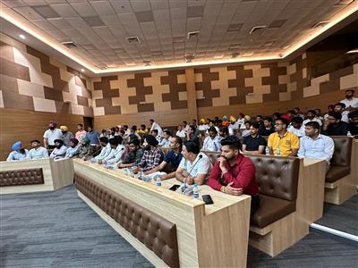पंजाब भर के आप सोशल मीडिया योद्धाओं ने सीखा 'डिजिटल वॉर' का मंत्र