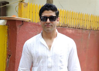 Farhan Akhtar celebrates 10th anniversary of ‘Dil Dhadakne Do’ with cherished moments