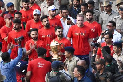 RCB ने चिन्नास्वामी स्टेडियम के बाहर भगदड़ में मारे गए 11 लोगों के परिजनों को 10 लाख रुपये की आर्थिक सहायता देने की घोषणा की